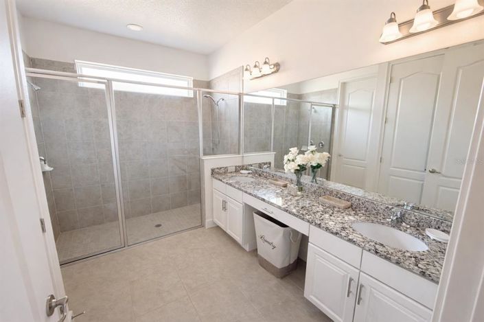 Image No.17-5 Bed House for sale