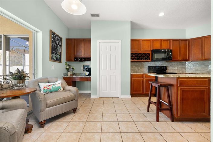 Image No.10-5 Bed House for sale