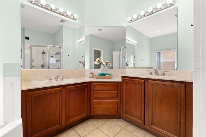 Image No.17-5 Bed House for sale