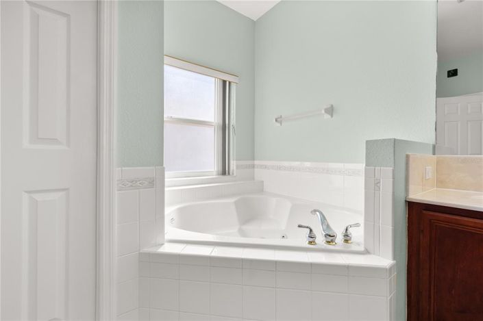 Image No.18-5 Bed House for sale