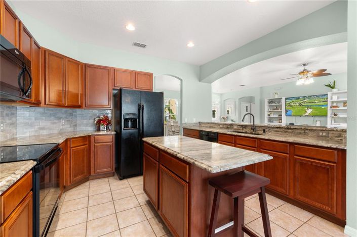 Image No.9-5 Bed House for sale