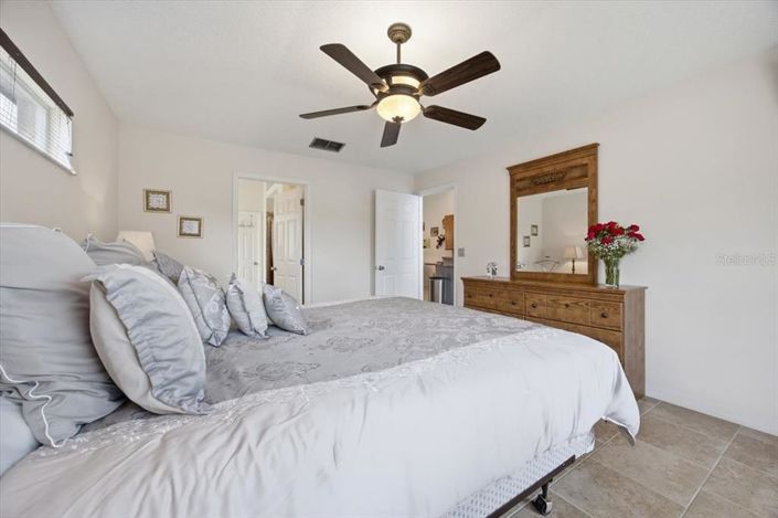 Image No.18-4 Bed House for sale