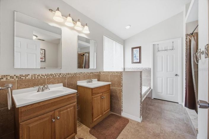 Image No.19-4 Bed House for sale