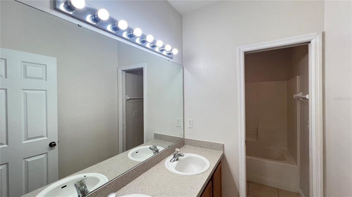 Image No.17-5 Bed House for sale