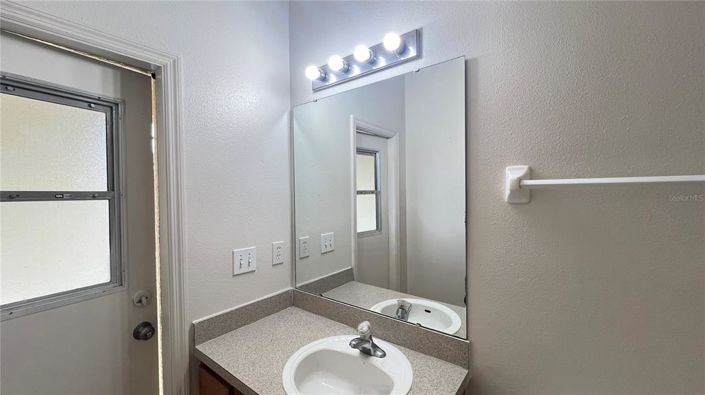 Image No.24-5 Bed House for sale