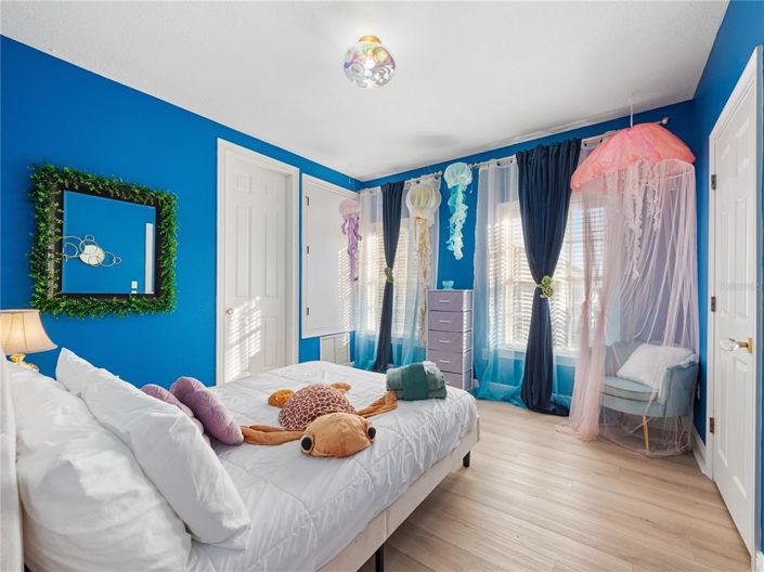 Image No.4-5 Bed House for sale