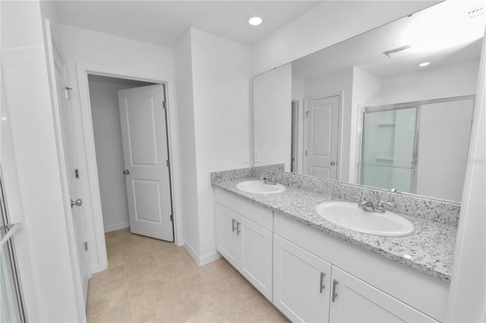 Image No.32-5 Bed House for sale