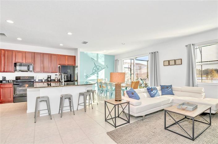 Image No.4-8 Bed House for sale