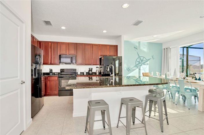 Image No.5-8 Bed House for sale