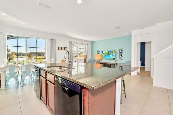 Image No.7-8 Bed House for sale