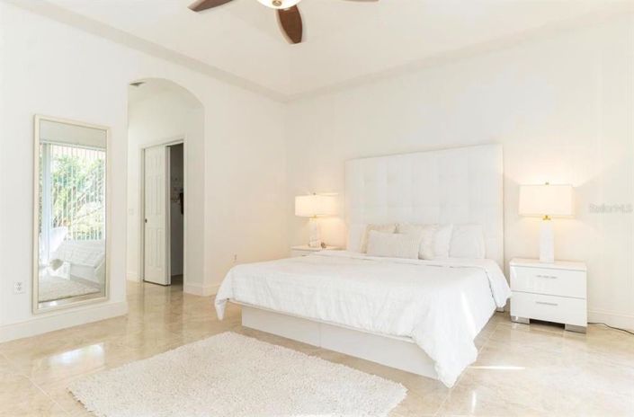 Image No.10-3 Bed House for sale