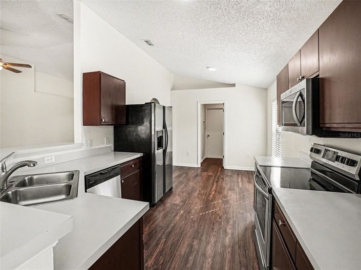 Image No.10-3 Bed House for sale