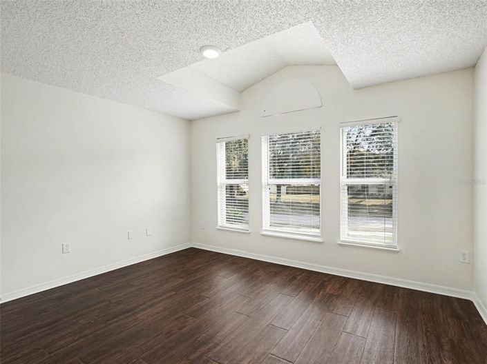 Image No.20-3 Bed House for sale