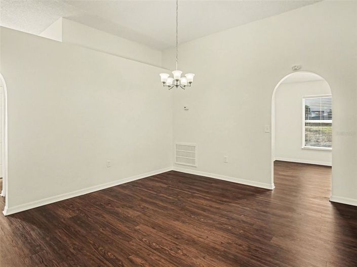 Image No.8-3 Bed House for sale