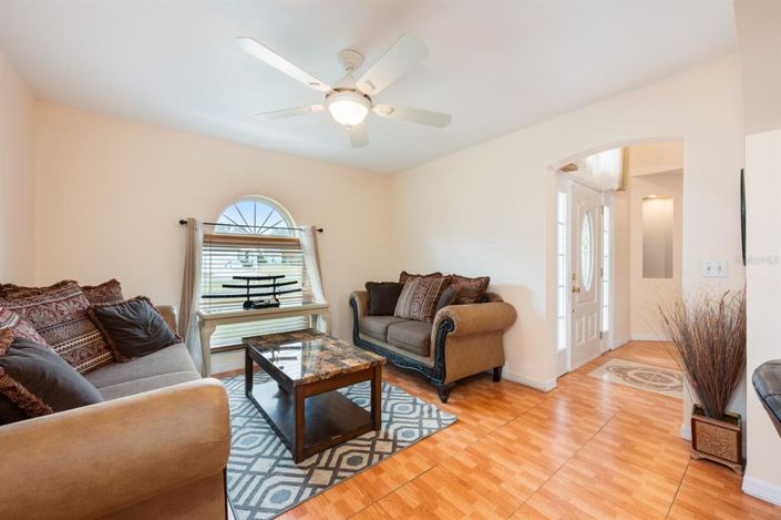 Image No.7-4 Bed House for sale