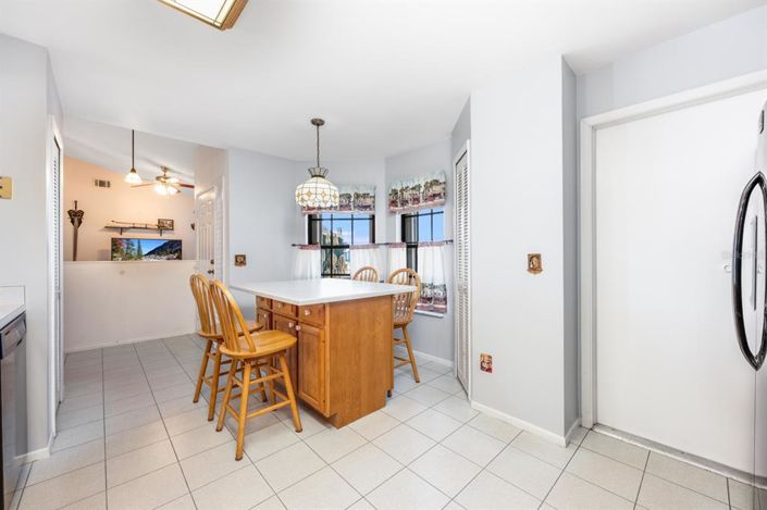 Image No.8-3 Bed House for sale