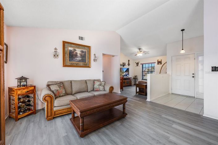 Image No.9-3 Bed House for sale