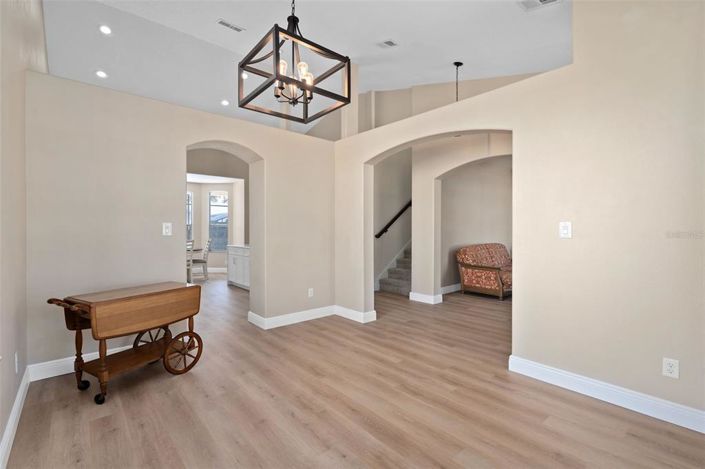 Image No.7-5 Bed House for sale