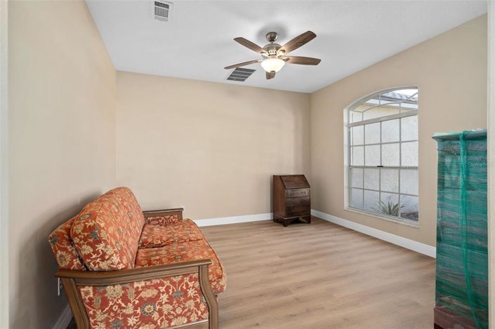 Image No.8-5 Bed House for sale