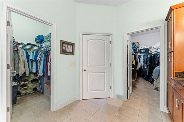 Image No.17-5 Bed House for sale