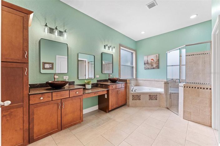 Image No.19-5 Bed House for sale