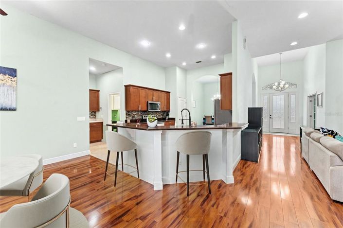 Image No.5-5 Bed House for sale