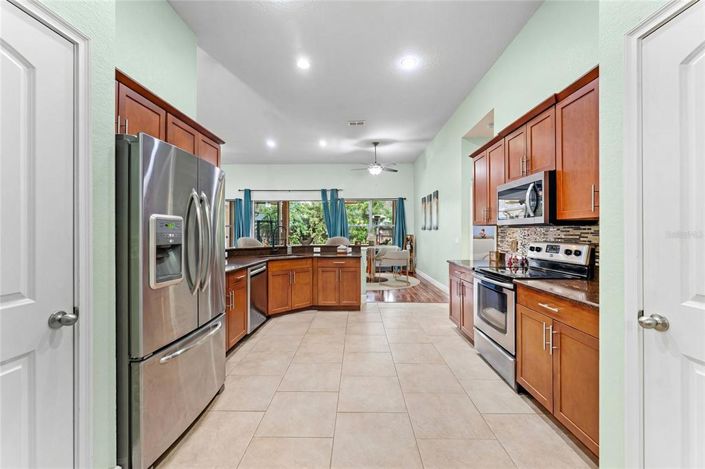 Image No.8-5 Bed House for sale