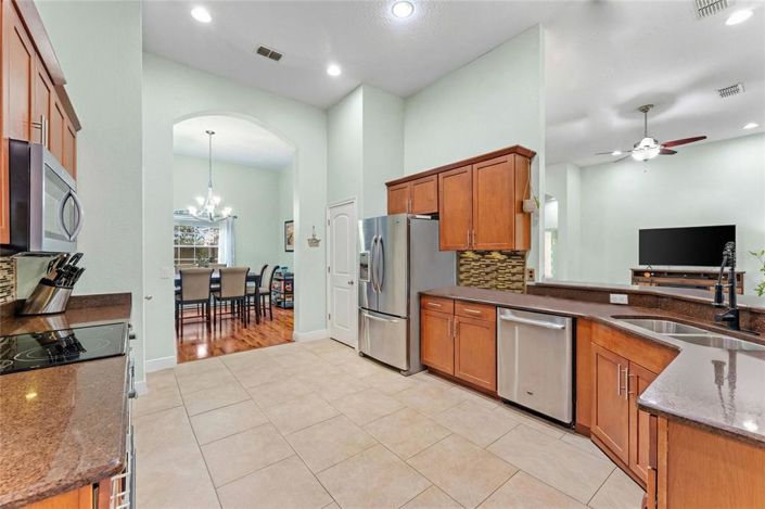 Image No.9-5 Bed House for sale