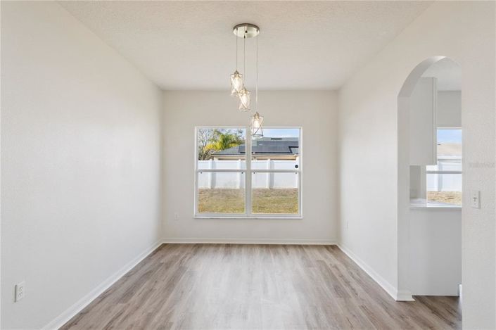 Image No.10-4 Bed House for sale