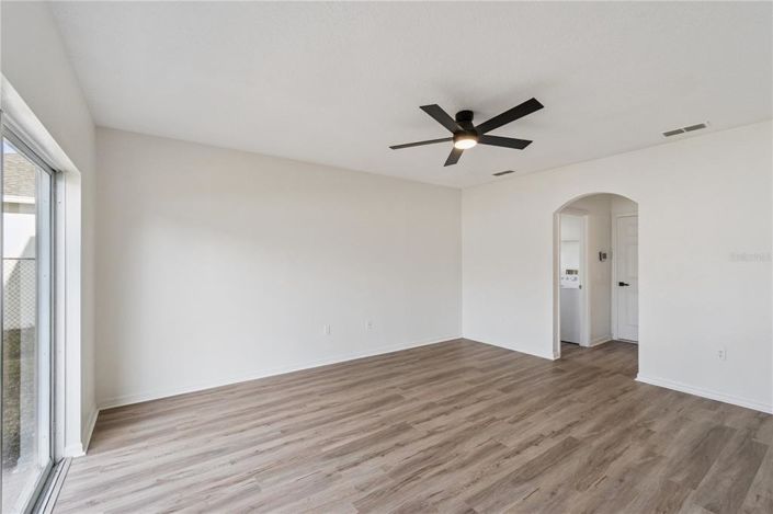 Image No.17-4 Bed House for sale