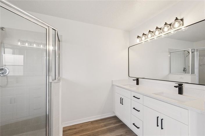 Image No.21-4 Bed House for sale