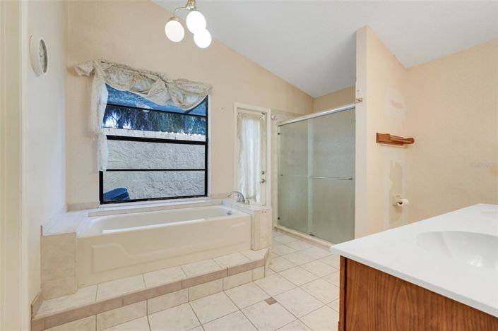 Image No.20-5 Bed House for sale