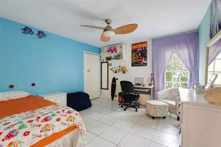 Image No.22-5 Bed House for sale