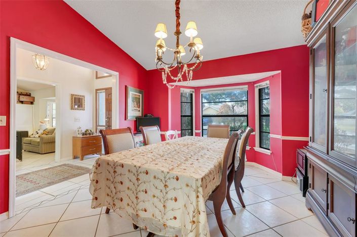 Image No.8-5 Bed House for sale