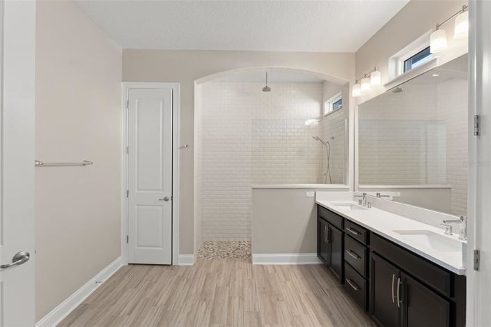 Image No.34-4 Bed House for sale