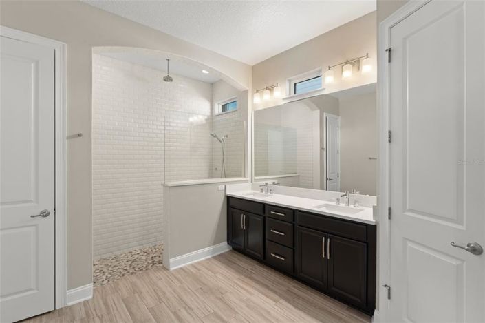 Image No.35-4 Bed House for sale