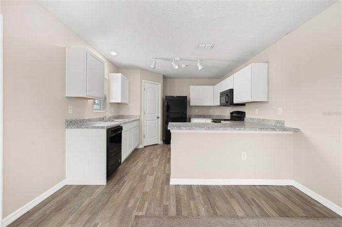 Image No.17-4 Bed House for sale