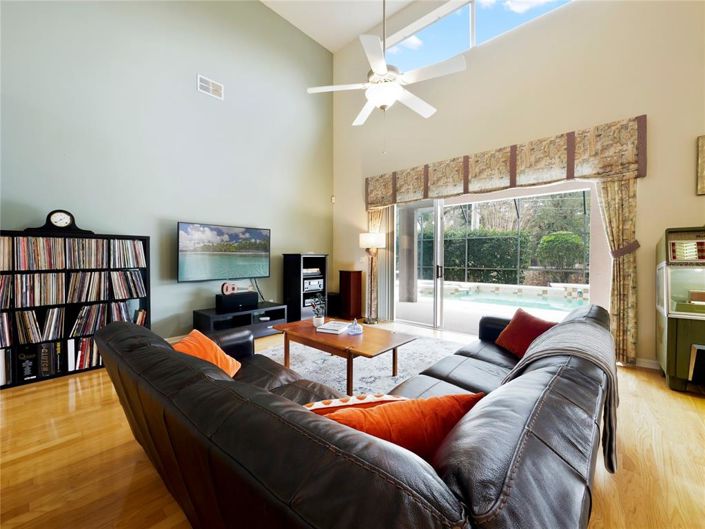 Image No.6-5 Bed House for sale