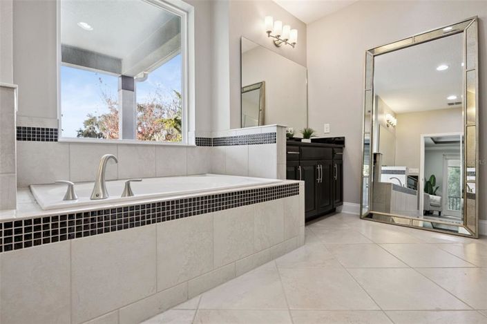 Image No.30-5 Bed House for sale