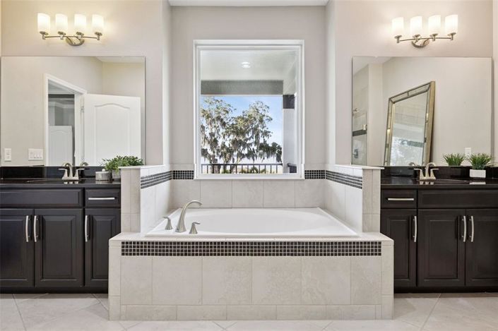 Image No.32-5 Bed House for sale