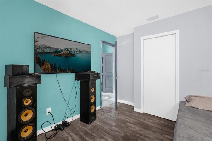 Image No.10-3 Bed House for sale