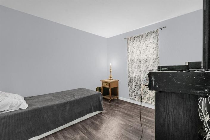 Image No.11-3 Bed House for sale