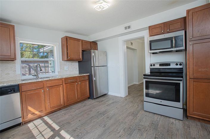 Image No.10-3 Bed House for sale