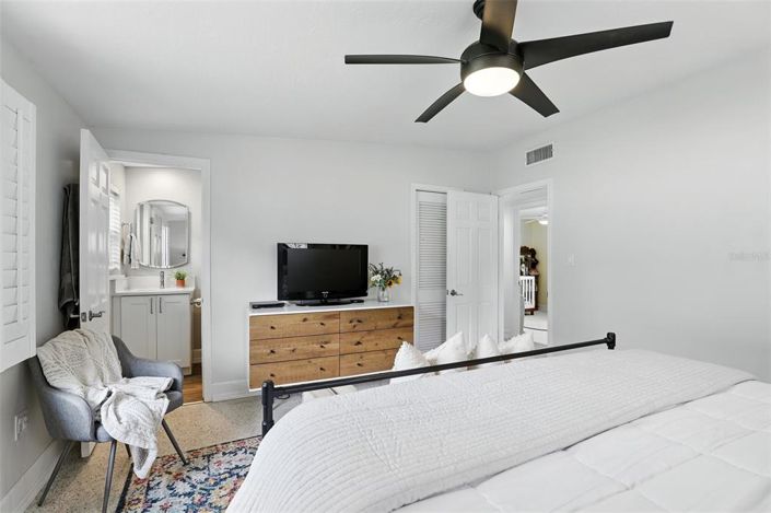 Image No.11-3 Bed House for sale