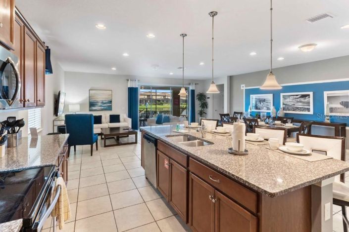 Image No.4-8 Bed House for sale