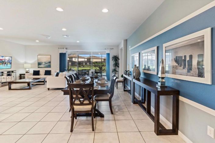 Image No.8-8 Bed House for sale