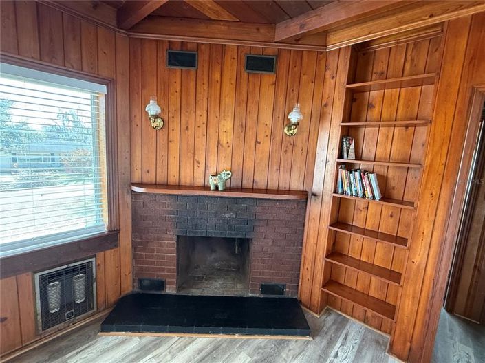 Image No.8-2 Bed House for sale