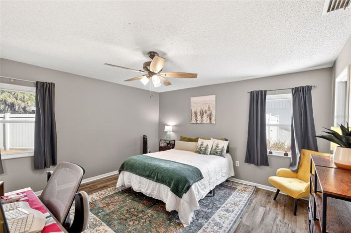 Image No.12-2 Bed House for sale