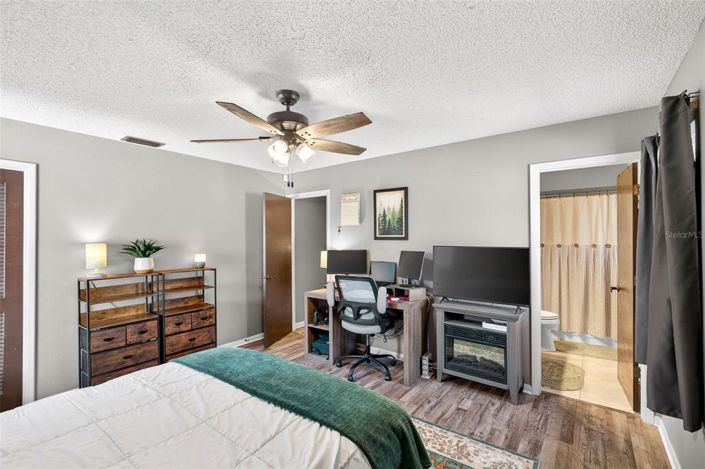 Image No.13-2 Bed House for sale