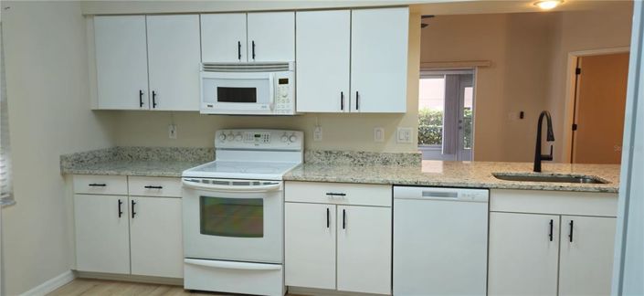 Image No.8-3 Bed House for sale